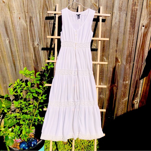 Forever 21 Dresses & Skirts - FOREVER 21 white long dress beach coverup S lace